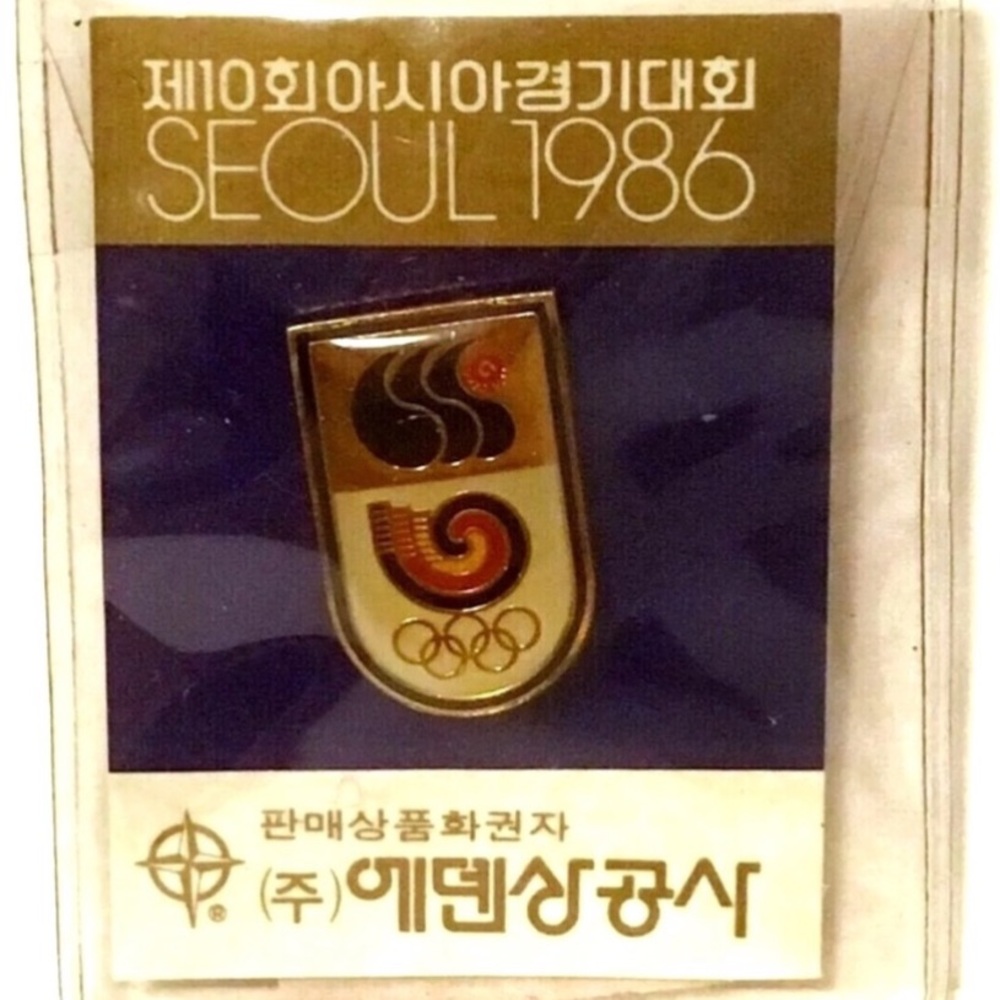 Vintage Seoul South Korea 1986 Olympics Enamel Pin Crest Swirl Gold Six Rings